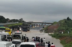 Phó Thủ tướng yêu cầu kiểm tra nguyên nhân gây ngập lụt tại đường cao tốc Phan Thiết - Dầu Giây.