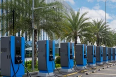 Việt Nam đang đi đầu về phủ hạ tầng trạm sạc cho xe điện