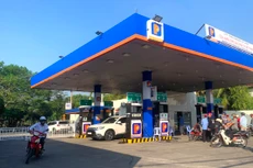 Phó Thủ tướng Lê Minh Khái yêu cầu Bộ Công Thương theo dõi sát diễn biến giá xăng dầu thế giới, có giải pháp bảo đảm nguồn cung xăng dầu. Ảnh: Lê Tiên