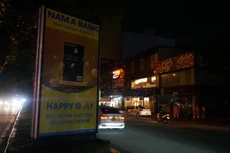 Hàng loạt trụ quảng cáo, hệ thống chiếu sáng, biển quảng cáo trên địa bàn TP đã được chủ động tắt sau 22 giờ đêm