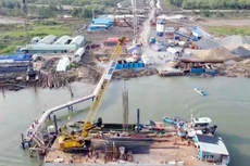 Thi công cầu Nhơn Trạch, hạng mục quan trọng nhất của dự án 1A. Ảnh: BĐN