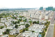 Thị trường bất động sản được gỡ khó sẽ tác động lan tỏa đến các ngành kinh tế khác, từ đó hỗ trợ tín dụng, góp phần khơi thông thị trường trái phiếu doanh nghiệp và thúc đẩy tăng trưởng GDP Ảnh: Song Lê