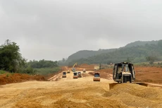 Đến nay tại một số gói thầu thuộc Dự án đường bộ cao tốc Bắc - Nam phía Đông giai đoạn 2021 - 2025 còn vướng mắc về nguồn vật liệu xây dựng thông thường