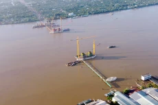 Cầu Rạch Miễu 2 đoạn bắc qua sông Tiền đang được thi công