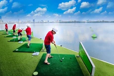 TP. Hà Nội đang đề xuất cho phép mở sân tập golf ở hồ Tây. Ảnh minh họa