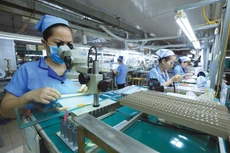 Máy vi tính, sản phẩm điện tử và linh kiện là nhóm mặt hàng có kim ngạch xuất khẩu lớn nhất, đạt 43,6 tỷ USD tính từ đầu năm đến 15/10/2023. Ảnh: Tuấn Anh