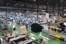 Nghị quyết của Quốc hội yêu cầu tiếp tục rà soát các văn bản quy phạm pháp luật, kịp thời tháo gỡ khó khăn, vướng mắc, thúc đẩy sản xuất, kinh doanh. Ảnh: Tường Lâm