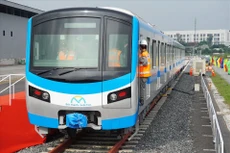 Tàu thuộc tuyến Metro số 1 (Bến Thành - Suối Tiên) chạy thử đoạn trên cao