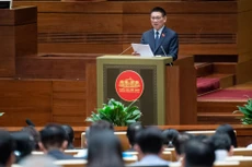 Bộ trưởng Bộ Tài chính Hồ Đức Phớc trình bày Báo cáo về tình hình thực hiện NSNN năm 2023, dự toán NSNN, phương án phân bổ NSTW năm 2024, Kế hoạch tài chính – NSNN 03 năm 2024 – 2026. Ảnh: Quốc hội