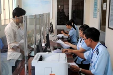 Doanh nghiệp thiệt đơn thiệt kép vì thủ tục thông quan, cấp phép