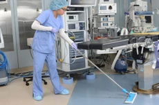 Rất mong các chủ đầu tư quan tâm hơn đến tính ổn định cho đội ngũ nhân sự của nhà thầu khi mời thầu vệ sinh bệnh viện