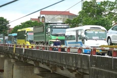 Cầu Đa Phúc nối Hà Nội với Thái Nguyên đang bị chậm trễ do thiếu mặt bằng phía Hà Nội