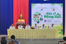 Bác sĩ nông học giải đáp các thắc mắc, câu hỏi của bà con nông dân tham gia chương trình