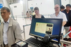 Hành khách kiểm tra an ninh tại sân bay Cát Bi. Ảnh: ACV