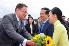 Lễ tiễn Chủ tịch nước Võ Văn Thưởng và Phu nhân tại sân bay quốc tế Vienna. Ảnh: TTXVN