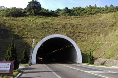 Theo kế hoạch, việc đầu tư mở rộng hầm Đèo Ngang và 3 công trình cầu trên quốc lộ 1 sẽ cơ bản hoàn thành vào năm 2025.