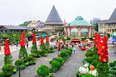 Du khách quốc tế hào hứng trải nghiệm Lễ hội mùa đông trên đỉnh Bà Nà