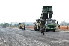 Nhiều quy chuẩn, tiêu chuẩn, định mức, đơn giá của ngành giao thông vận tải chưa được ban hành, hoặc còn bất cập, chưa hợp lý Ảnh: Nhã Chi