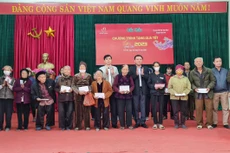 Báo Đấu thầu trao 400 suất quà Tết Quý Mão 2023 cho các hộ nghèo tỉnh Bắc Giang