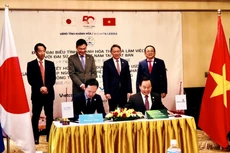 Lễ ký kết hợp đồng tín dụng của Vietcombank Khánh Hòa và Công ty TNHH Điện lực Vân Phong.