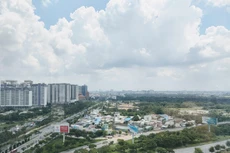 Theo HoREA, việc quy định hiện tại không cho phép doanh nghiệp được bù trừ lãi từ hoạt động bất động sản với lỗ từ hoạt động sản xuất kinh doanh khác vô hình chung gây thêm khó khăn chồng chất cho doanh nghiệp. Ảnh: Ngô Bảo Tín