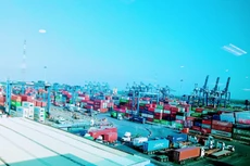 Sự phát triển mạnh mẽ của thương mại điện tử cùng việc tập trung đẩy mạnh phục hồi giúp cho thị trường logistics tại châu Á - Thái Bình Dương có một nửa đầu năm 2021 đầy khả quan. Ảnh: Ngô Bảo Tín