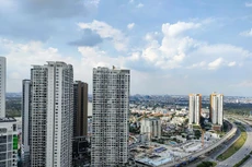 Khi nguồn cung căn hộ khan hiếm, giá căn hộ vùng ven tăng cao, nhiều người đã chọn giải pháp mua căn hộ cũ gần trung tâm để an cư. Ảnh: Ngô Bảo Tín