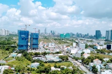 Trong 6 tháng đầu năm 2022, đà phục hồi xuất hiện ở hầu hết các phân khúc chủ chốt trên thị trường như nhà phố biệt thự, căn hộ, đất nền... Ảnh: Ngô Bảo Tín
