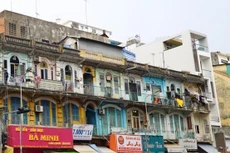 Di dời khẩn cấp 32 gia đình ra khỏi chung cư chờ sập ở trung tâm TP.HCM