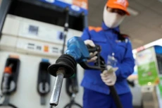 Chính phủ yêu cầu 2 Bộ Công Thương và Tài Chính phối hợp điều hành giá xăng dầu bám sát giá thị trường thế giới.