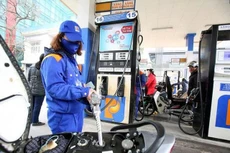 Bộ Tài chính đề xuất giảm thuế bảo vệ môi trường 2.000 đồng/lít xăng.