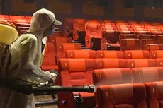 Nghiên cứu, chỉ đạo xử lý việc mở cửa trở lại các rạp chiếu phim trên toàn quốc, bảo đảm thống nhất, phù hợp với tình hình dịch Covid-19 tại Việt Nam.