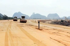 Bộ GTVT đề ra mốc bàn giao mặt bằng cho 12 dự án cao tốc Bắc - Nam