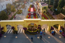 Hơn 7 vạn lượt khách check in đường hoa Home Hanoi Xuan 2022 và phố đi bộ Pont de Long Biên