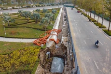 Đường nghìn tỷ ở Hà Nội bị đào xới sau gần 2 năm thông xe