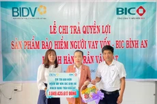 BIC trao hơn 1 tỷ đồng quyền lợi bảo hiểm cho khách hàng vay vốn tại Bến Tre
