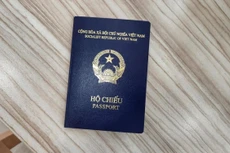 Mẫu hộ chiếu phổ thông mới của Việt Nam. Ảnh: KT