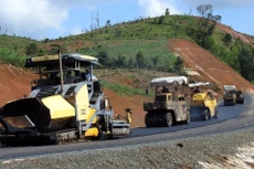 Tỉnh Kon Tum chỉ đạo đẩy nhanh tiến độ nâng cấp các đoạn xung yếu trên Quốc lộ 24