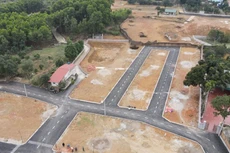 Nhiều khu đất được người dân gom xong tự làm đường giao thông để phân lô, bán nền.