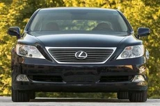 Ngân hàng chật vật thanh lý xe Lexus, mỏ quặng, nhà đất
