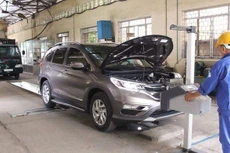 Một điểm đăng kiểm ôtô tại Hà Nội
