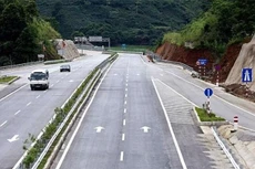 Gần 9 tháng kể từ thời điểm mở thầu, Ban Quản lý dự án 2 công bố trao hợp đồng Gói thầu XL-10 thuộc Dự án Kết nối giao thông các tỉnh miền núi phía Bắc. Ảnh chỉ mang tính minh họa