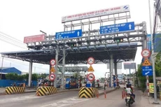 Trạm thu phí BOT T2 trên Quốc lộ 91 dừng thu phí từ tháng 5/2019 đến nay. Ảnh: TTXVN