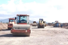 Dự án thành phần cao tốc Bắc Nam phía Đông đoạn Vĩnh Hảo - Phan Thiết đang "chạy đua" tốc độ để kịp hoàn thành.