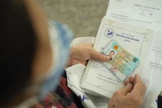  Sau ngày 30/6, người dân đi làm căn cước công dân gắn chip sẽ phải trả phí theo mức được quy định tại Thông tư số 59/2019/TT-BTC. Ảnh: TTXVN phát