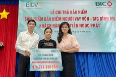 BIC đã trao gần 1 tỷ đồng tiền bảo hiểm cho đại diện gia đình