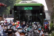 Buýt nhanh BRT 'một mình một đường' chỉ làm giao thông thêm ùn tắc