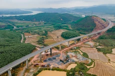 Cao tốc Cam Lộ - La Sơn nhìn từ trên cao. Ảnh: VGP