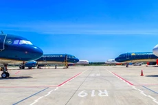 Đẩy nhanh tiến độ đầu tư, khai thác hàng không dân dụng tại một số cảng hàng không.