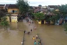 Từ cuối tháng 9 đến nay, các địa phương miền Trung liên tiếp chịu ảnh hưởng của bão, lũ. Ảnh: TTXVN